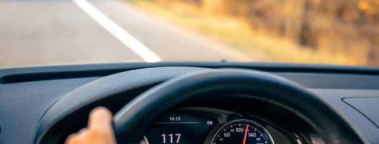¿Cómo acelerar de manera correcta con tu coche?